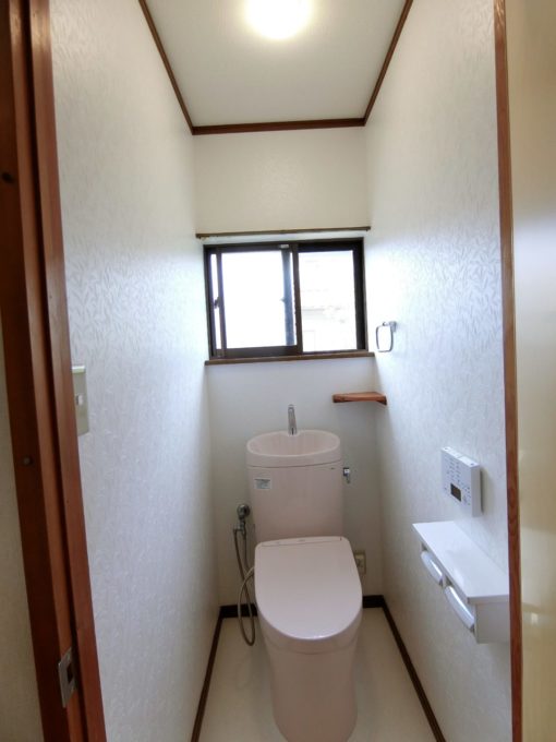 画像：O様邸　２階トイレ施工後の写真