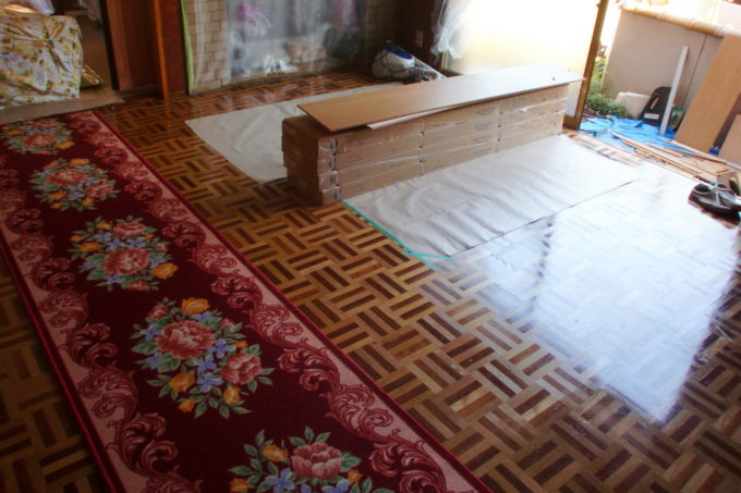 画像：K様邸　リビング床、施工前の写真