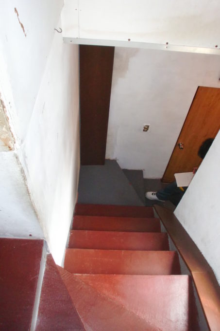 画像：階段手摺改装前のA様邸の写真