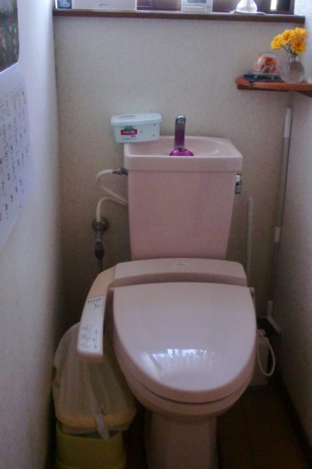 画像：O様邸　２階トイレ施工前の写真