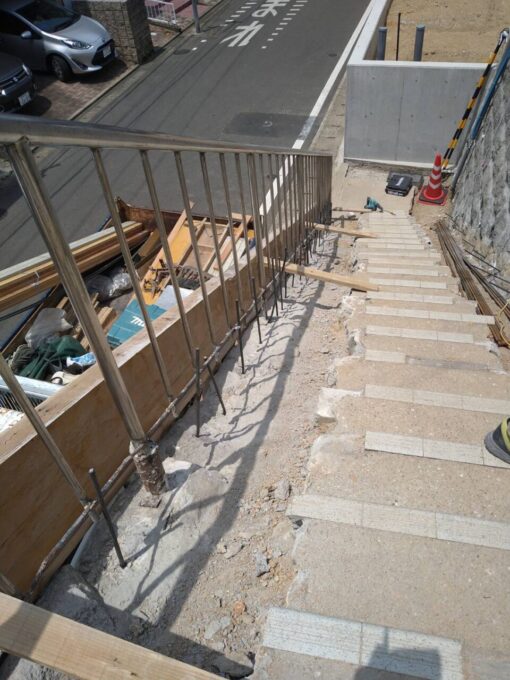 画像：K様邸　階段道路側手摺基礎配筋後の写真