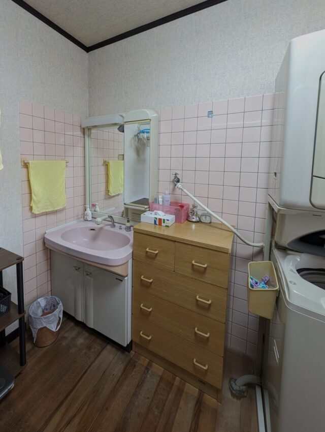 画像：洗面脱衣室　工事前の写真