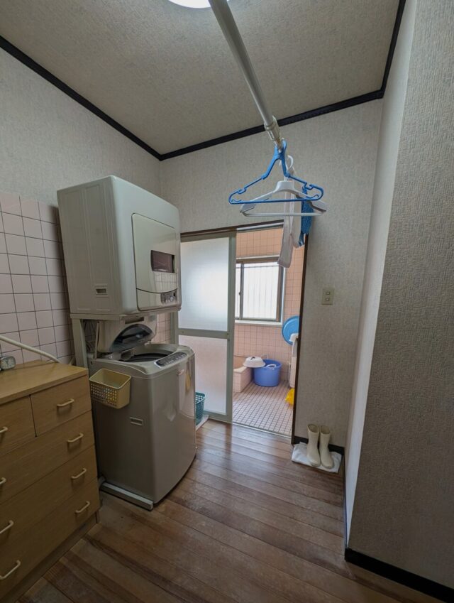 画像：O様邸　洗面脱衣室　浴室側の工事前の写真