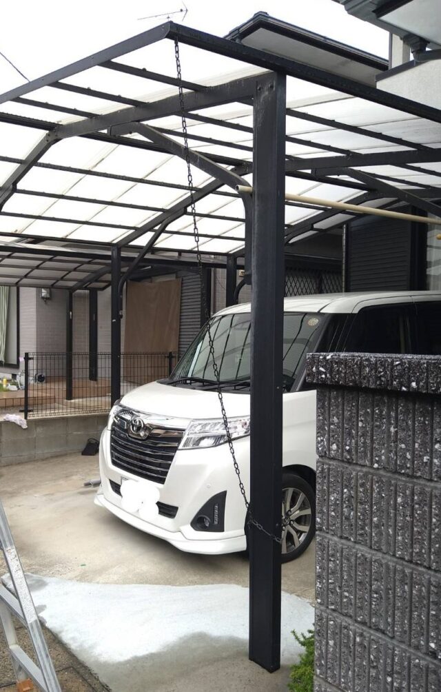 画像：M様邸　カーポト雨樋施工前の写真