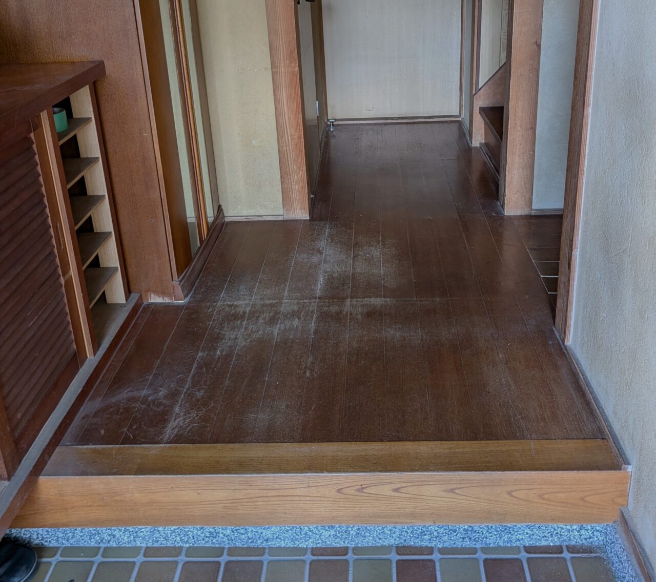 画像：U様邸　玄関施工前の写真