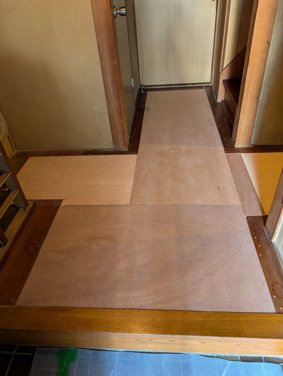 画像：U様邸　玄関床下地施工完了の写真