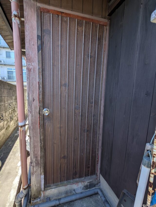 画像：D様邸　勝手口ドア　工事中の写真