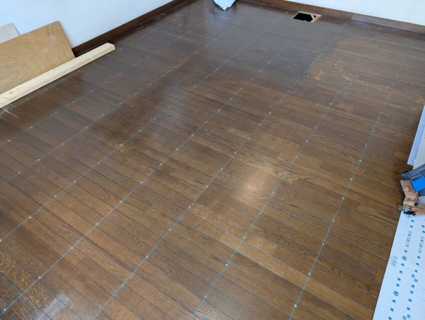 画像：M様邸　リビング床工事中の写真