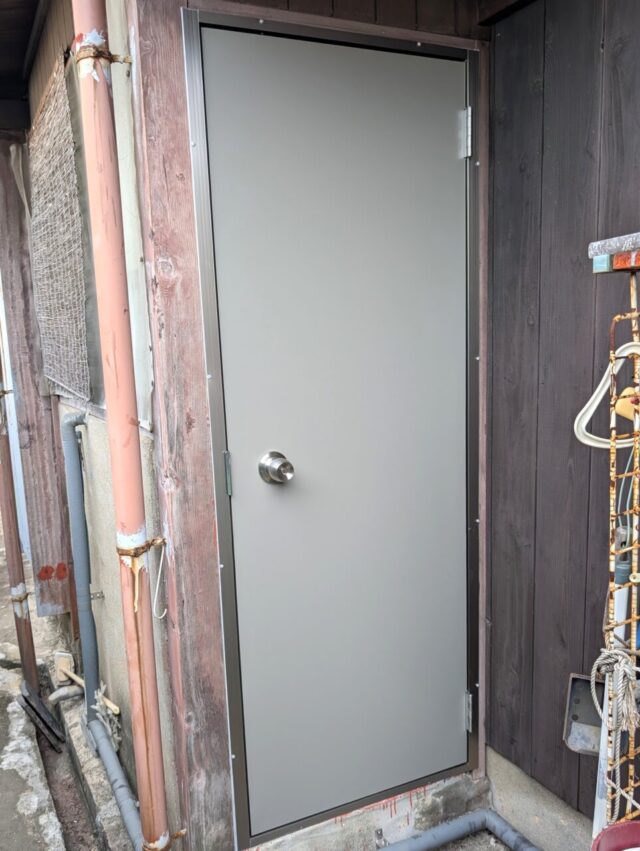 画像：D様邸勝手口ドア　工事後の写真